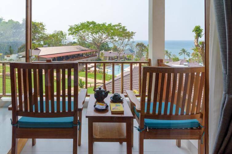 Camia Resort & Spa