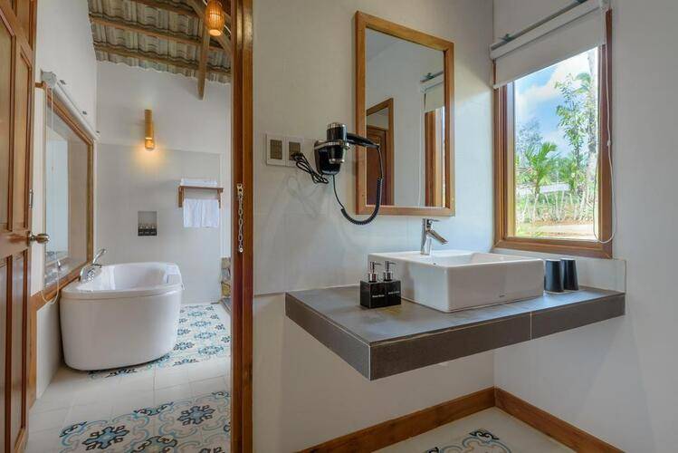 Camia Resort & Spa