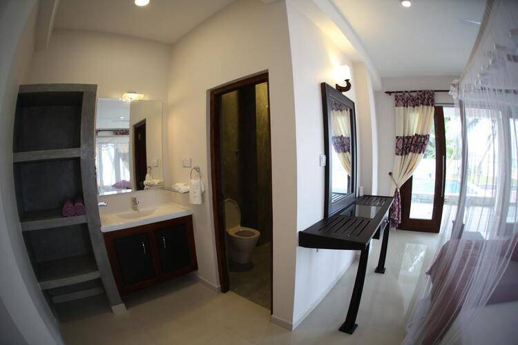 Sapphire Seas Beachfront (Adults Only 18+)