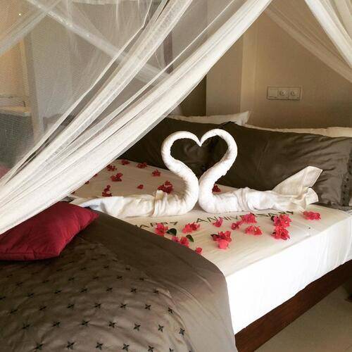 Sapphire Seas Beachfront (Adults Only 18+)
