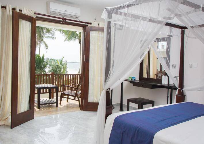 Sapphire Seas Beachfront (Adults Only 18+)