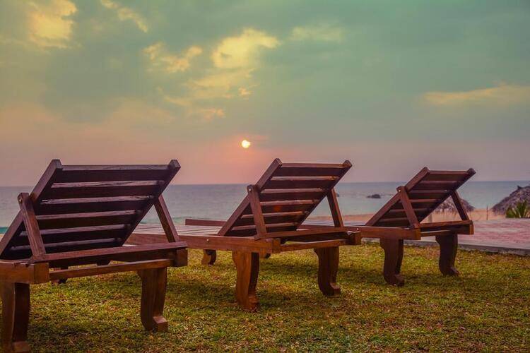 Sapphire Seas Beachfront (Adults Only 18+)