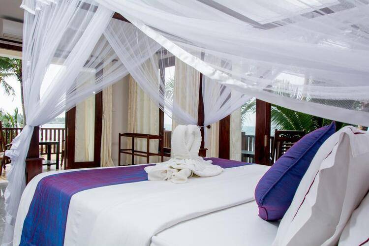 Sapphire Seas Beachfront (Adults Only 18+)
