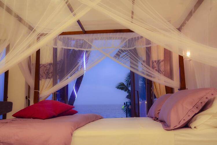 Sapphire Seas Beachfront (Adults Only 18+)
