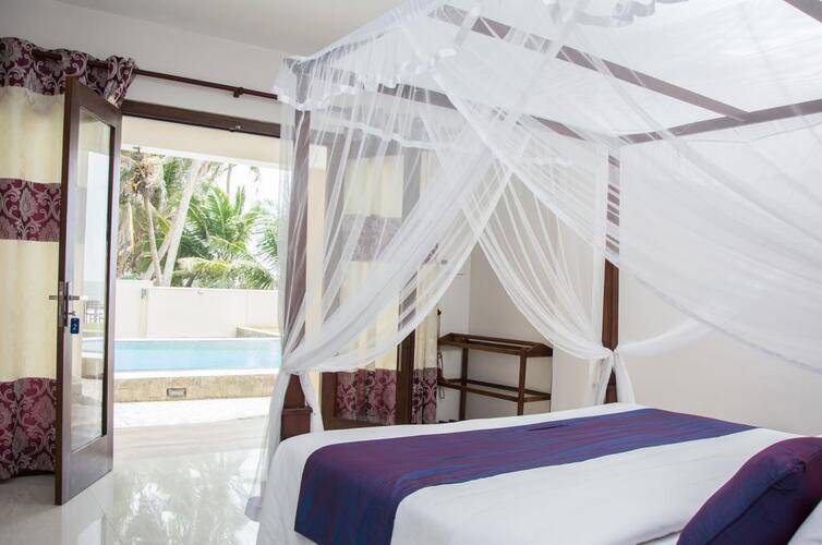 Sapphire Seas Beachfront (Adults Only 18+)