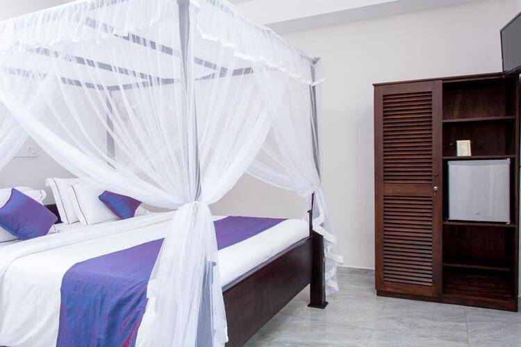 Sapphire Seas Beachfront (Adults Only 18+)