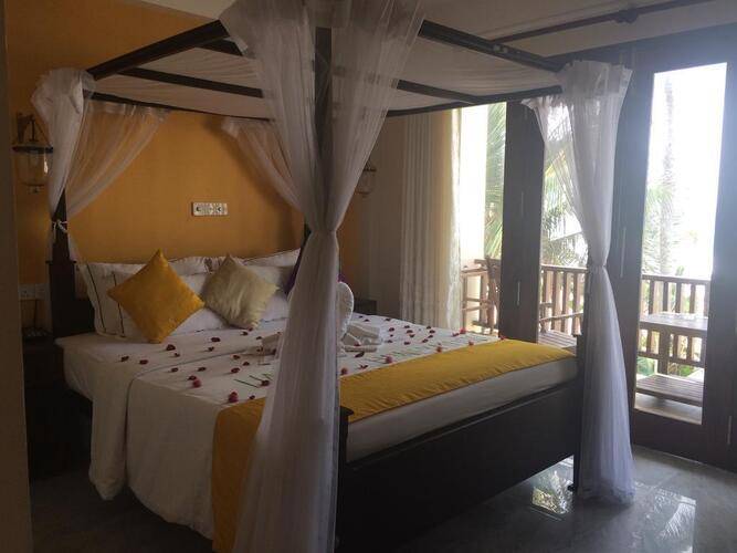 Sapphire Seas Beachfront (Adults Only 18+)