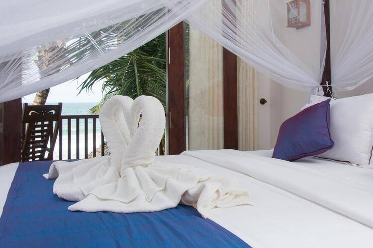 Sapphire Seas Beachfront (Adults Only 18+)
