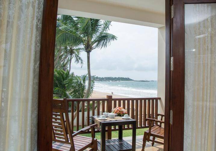 Sapphire Seas Beachfront (Adults Only 18+)