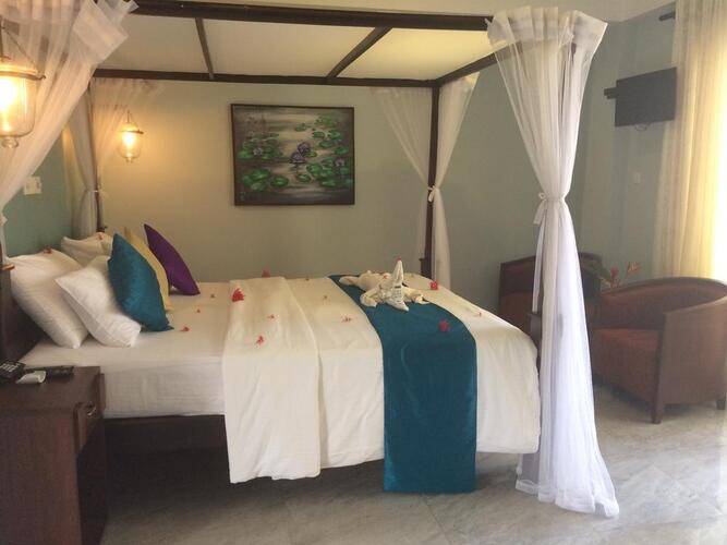 Sapphire Seas Beachfront (Adults Only 18+)