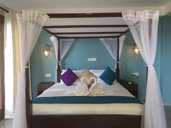Sapphire Seas Beachfront (Adults Only 18+)