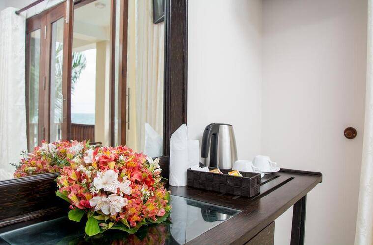 Sapphire Seas Beachfront (Adults Only 18+)