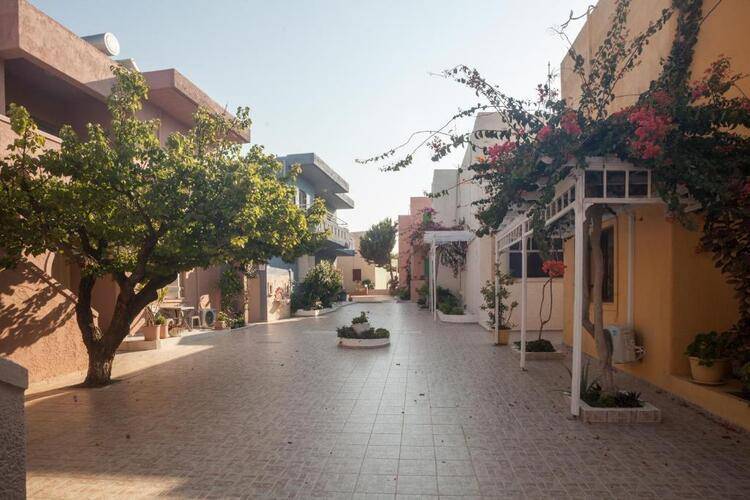 Evina Rooms & Villas