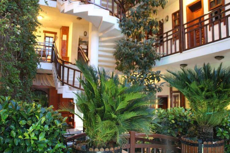 Karyatit Hotel