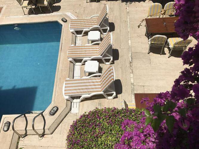 Karyatit Hotel