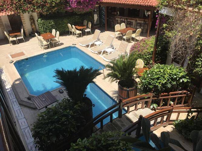Karyatit Hotel