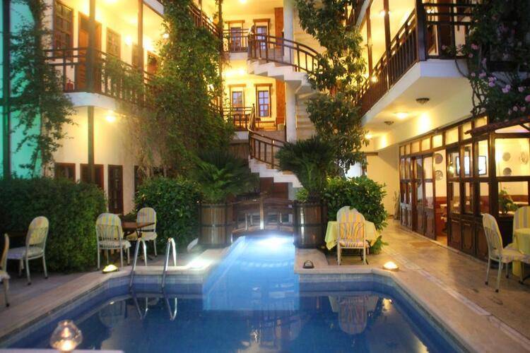 Karyatit Hotel