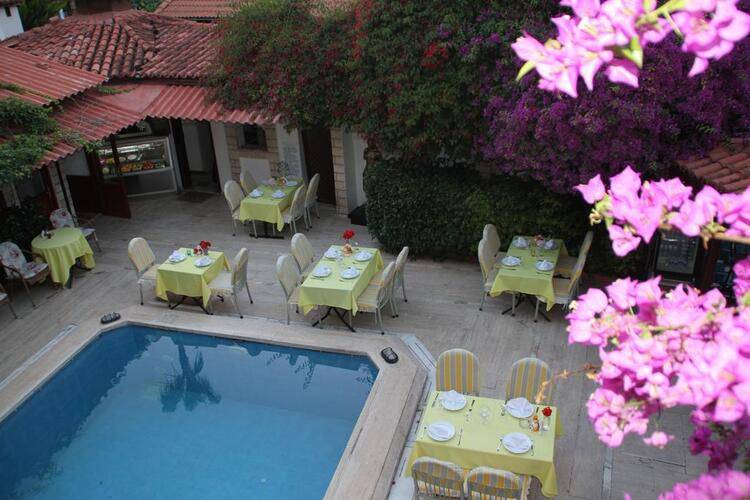 Karyatit Hotel