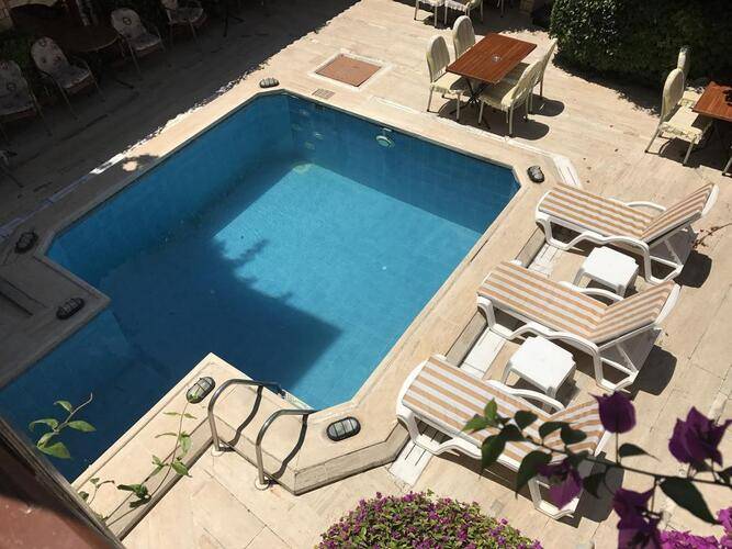 Karyatit Hotel