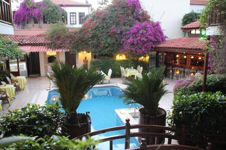 Karyatit Hotel
