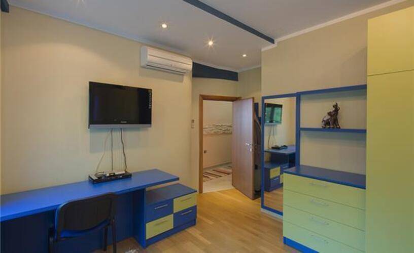 Raymond Apartments
