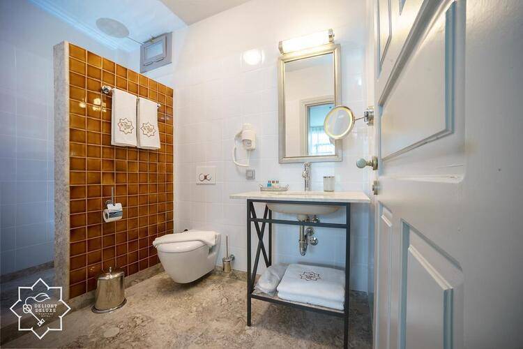 Delight Deluxe Boutique Hotel