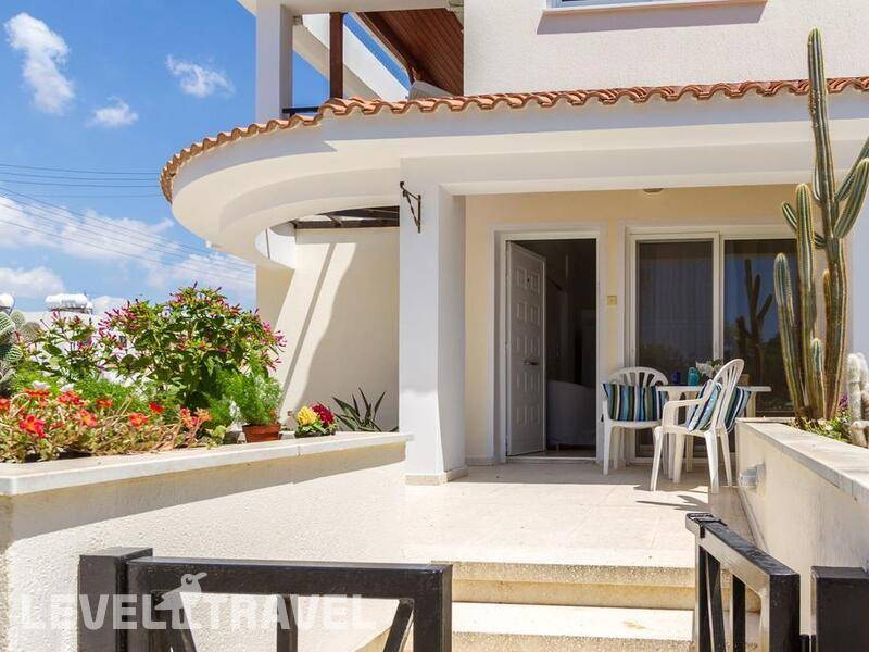 Фотография Larnaca Golden Beach Apts