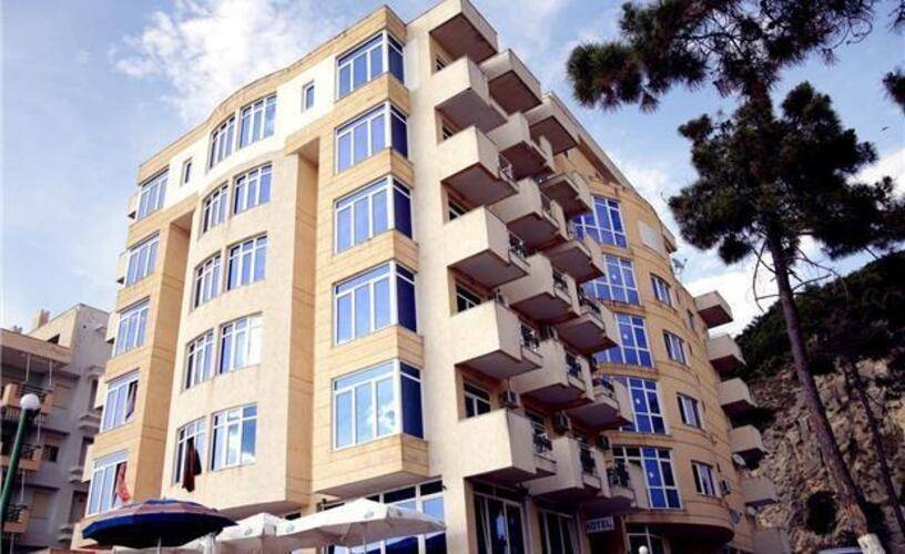 Kamomil Hotel 3★, Албания