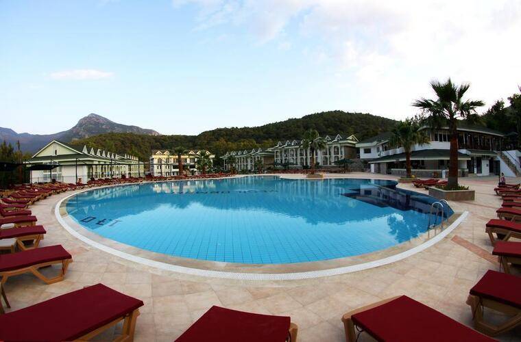 Green Forest Holiday Village