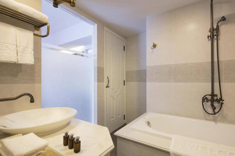 Isena Hotel