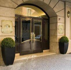 $item['hotel']['name']