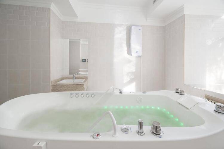 Amra Park Hotel & Spa
