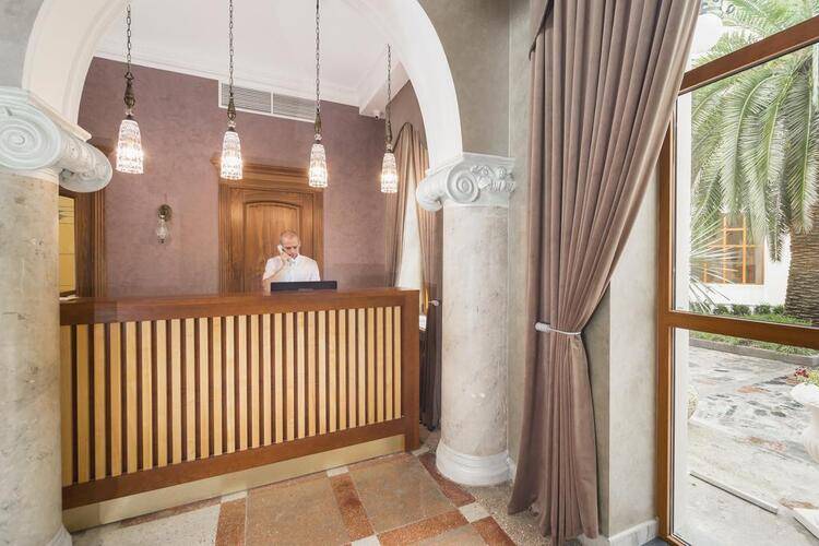 Amra Park Hotel & Spa