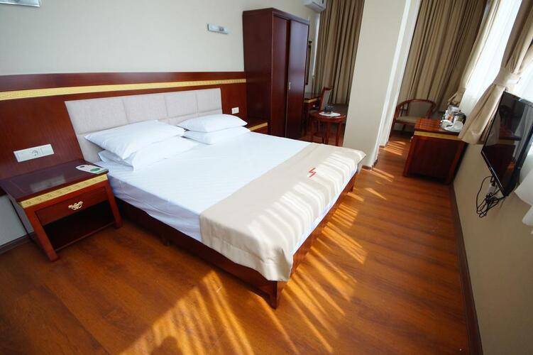 Hotel 725