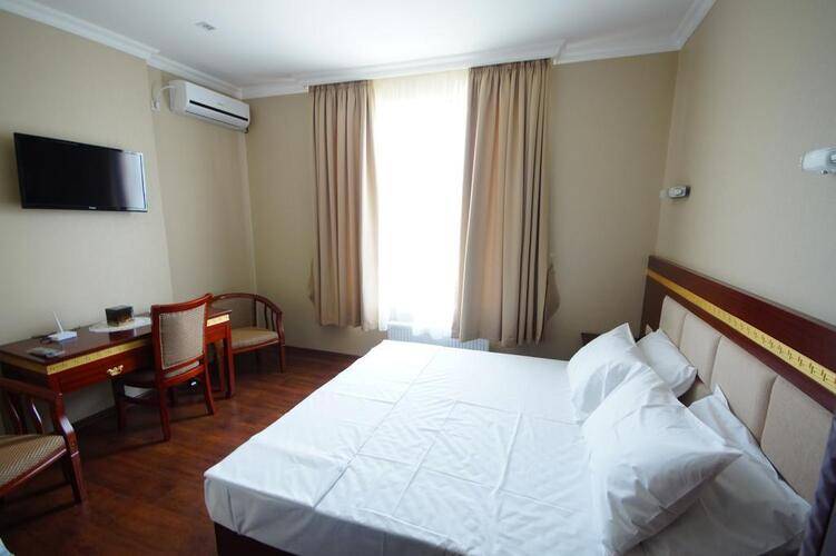 Hotel 725