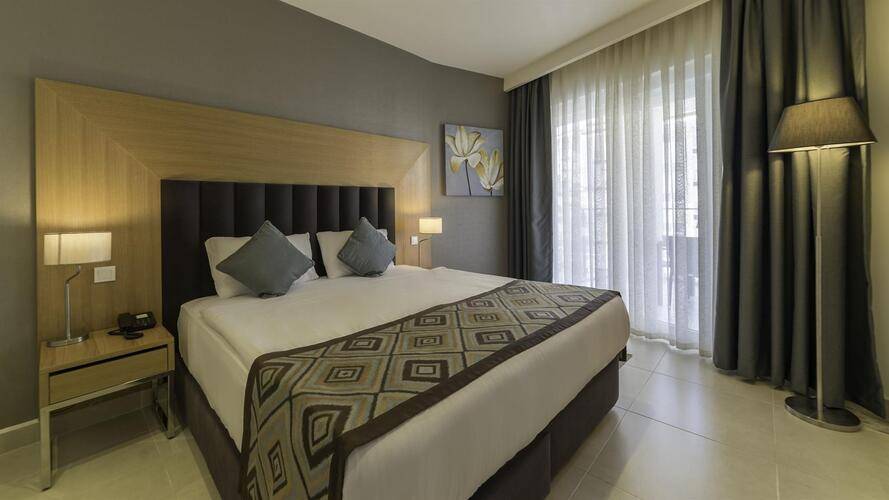 Ramada Hotel & Suites