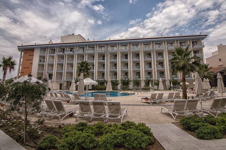Ramada Hotel & Suites