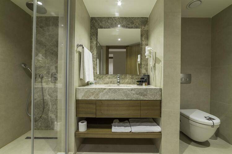 Ramada Hotel & Suites