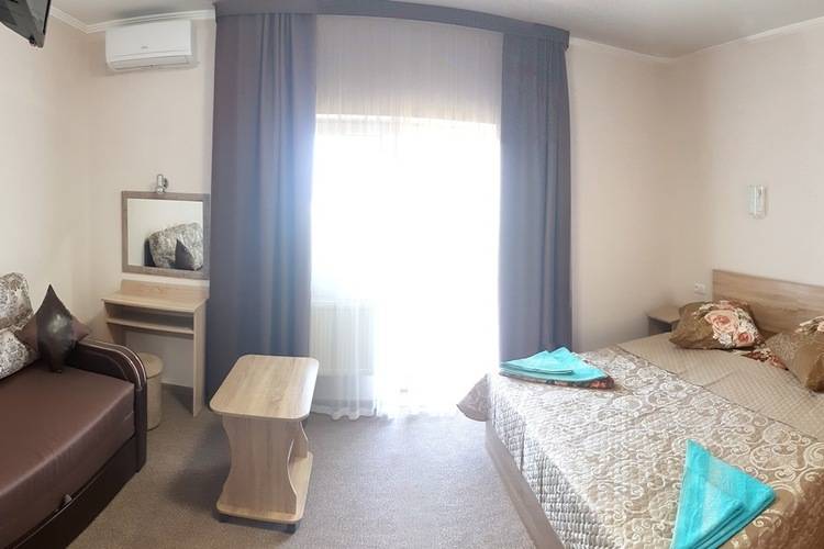 Nikos Hotel