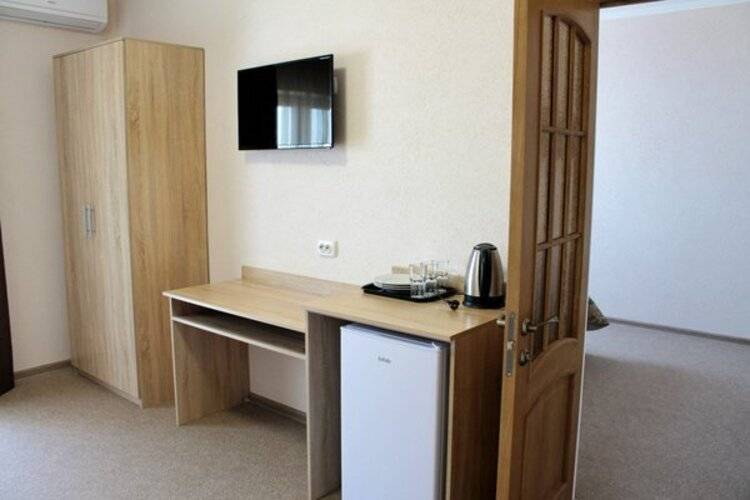 Nikos Hotel