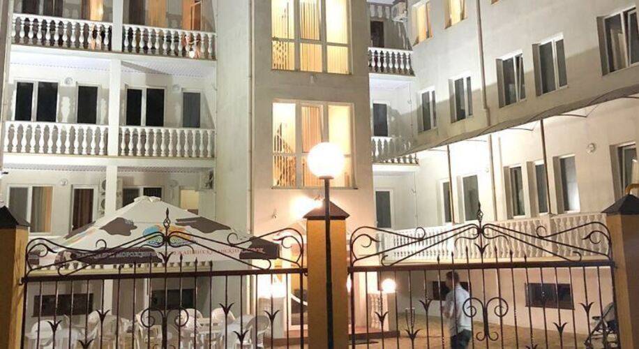 Nikos Hotel