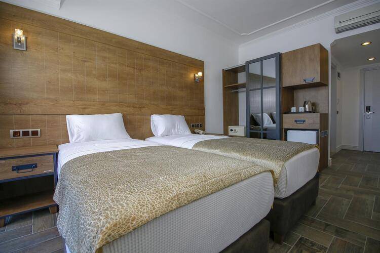 Aurasia Beach Hotel