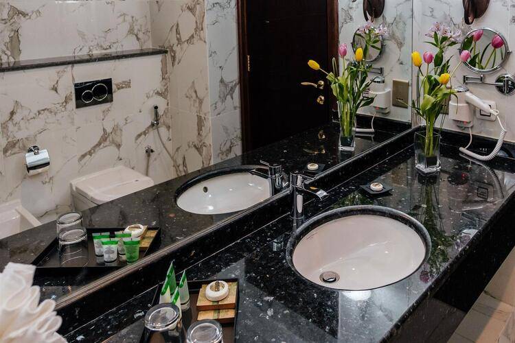 Crystal Plaza Al Majaz (Ex.Tulip Inn Al Khan Hotel)
