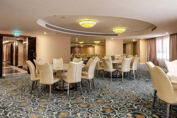 Crystal Plaza Al Majaz (Ex.Tulip Inn Al Khan Hotel)