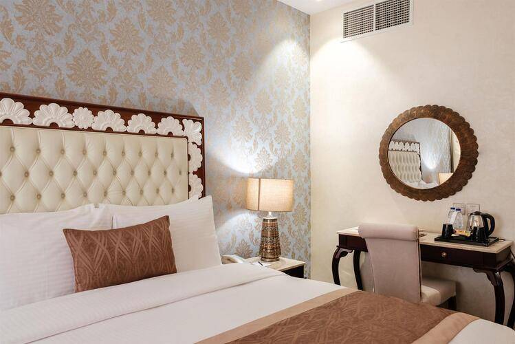 Crystal Plaza Al Majaz (Ex.Tulip Inn Al Khan Hotel)