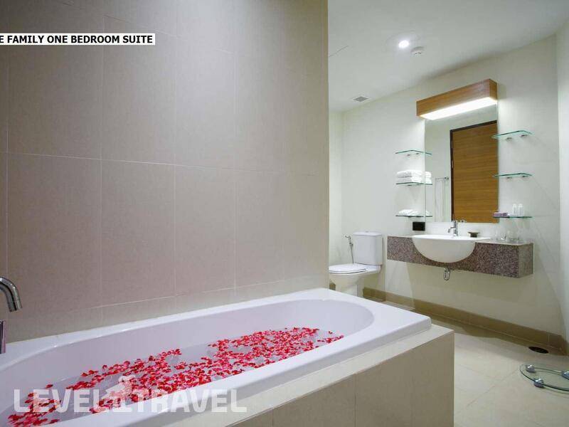 Фотография Splash Beach Resort (Ex.Grand West Sands Resort & Villas Phuket)