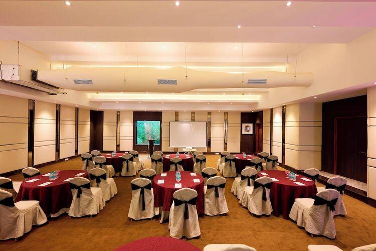 Sea Breeze Sarovar Portico (Ex. Sea Breeze Max Resort & Spa)
