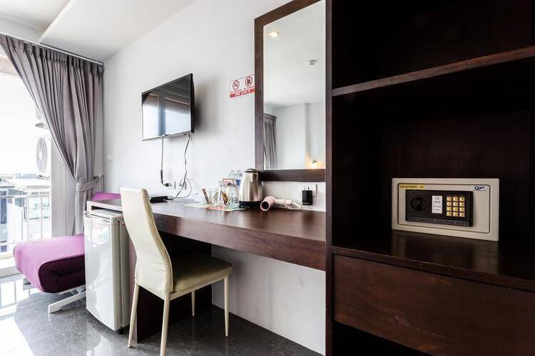 77 Bangla Hotel