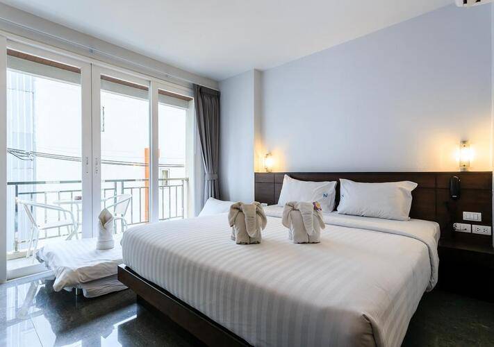 77 Bangla Hotel