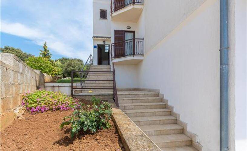 Evelyn Brostolade Private Apartment